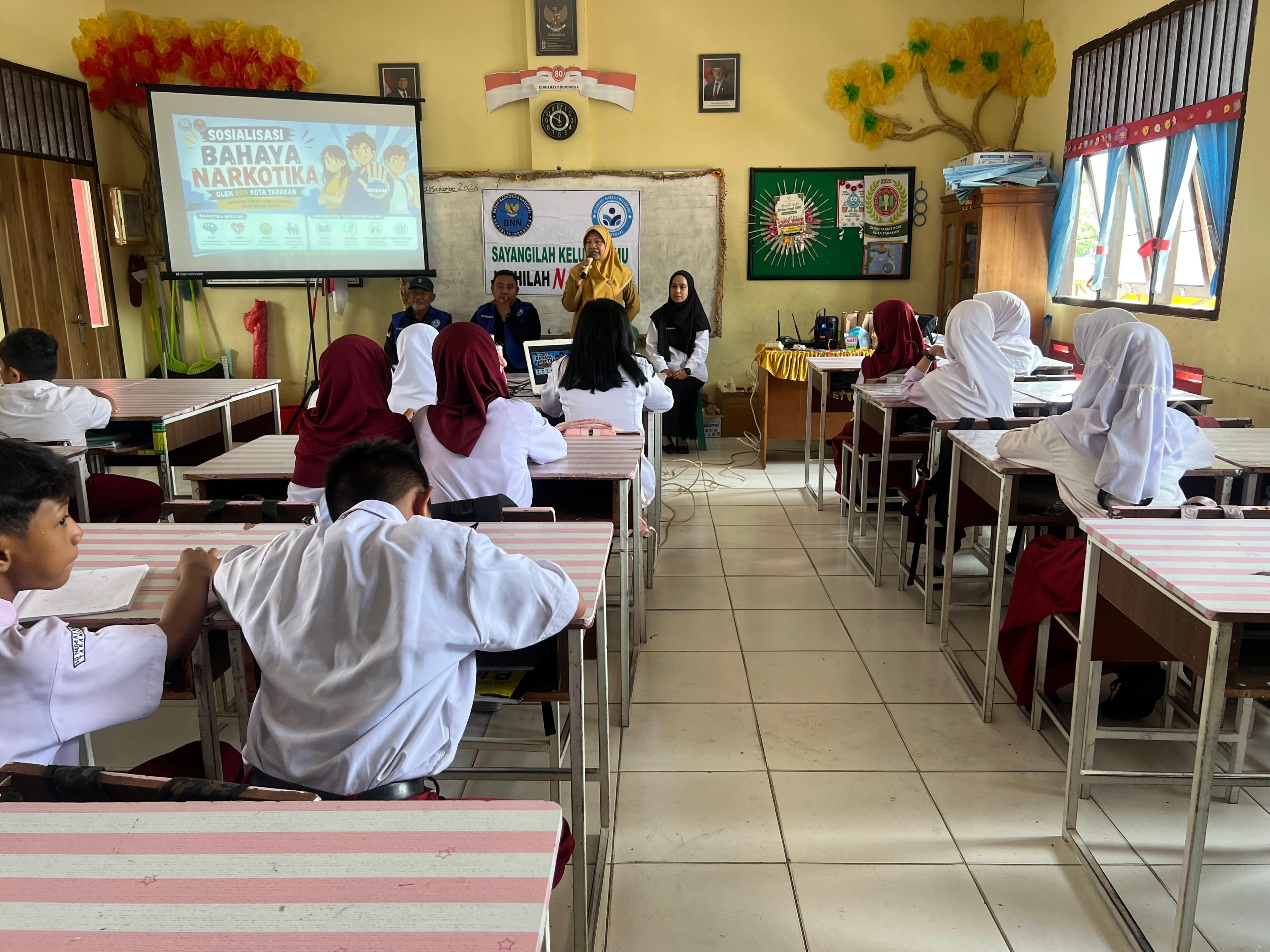 Sosialisasi Bahaya Narkotika pada siswa kelas 6 SDN 030 1